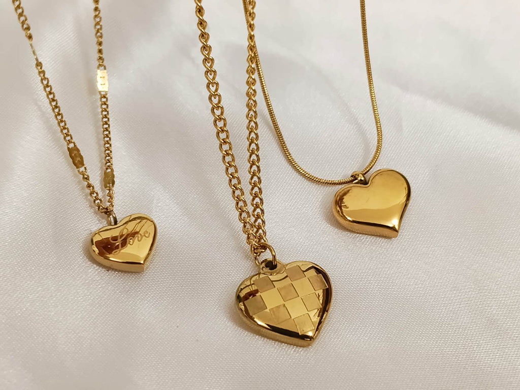 Adjustable necklace with hearts in 18K gold-plated stainless steel