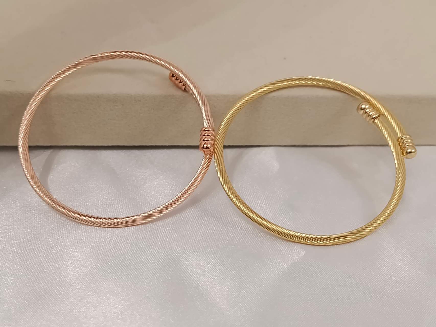 Adjustable open bracelet gold-plated stainless steel
