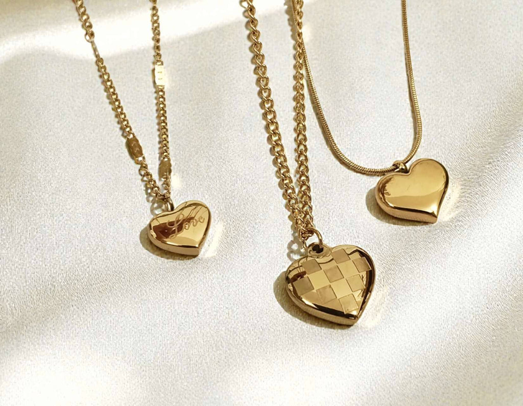 Adjustable necklace with hearts in 18K gold-plated stainless steel