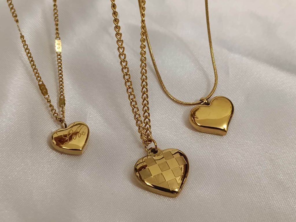 Adjustable necklace with hearts in 18K gold-plated stainless steel