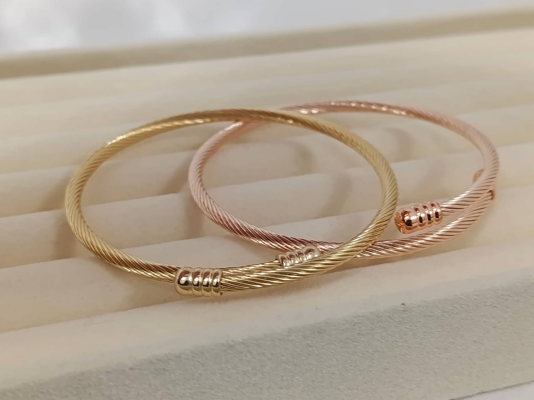 Adjustable open bracelet gold-plated stainless steel