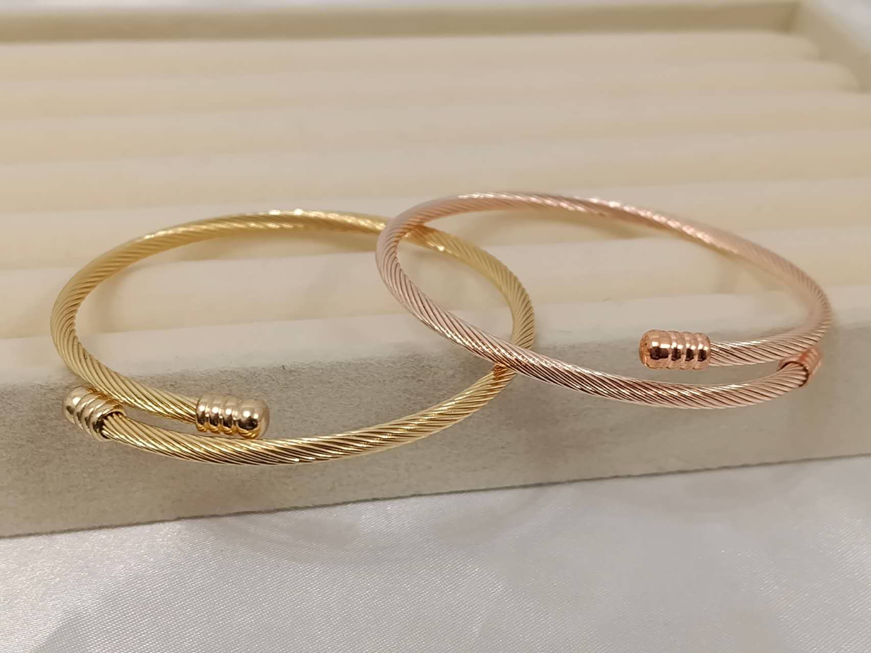 Adjustable open bracelet gold-plated stainless steel